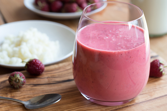 Les grains et un lait de kéfir à la framboise