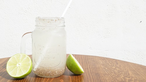 Eau au citron et graines de chia