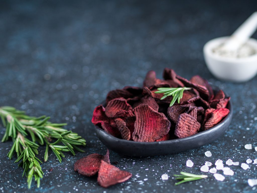 Les chips de betterave maison pour grignoter plus sain sur la route