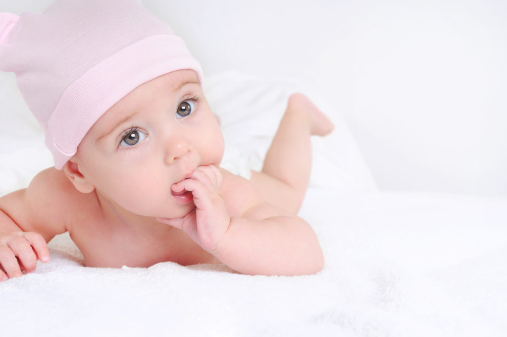 Il est temps de laisser nos enfants mettre leurs doigts dans la bouche